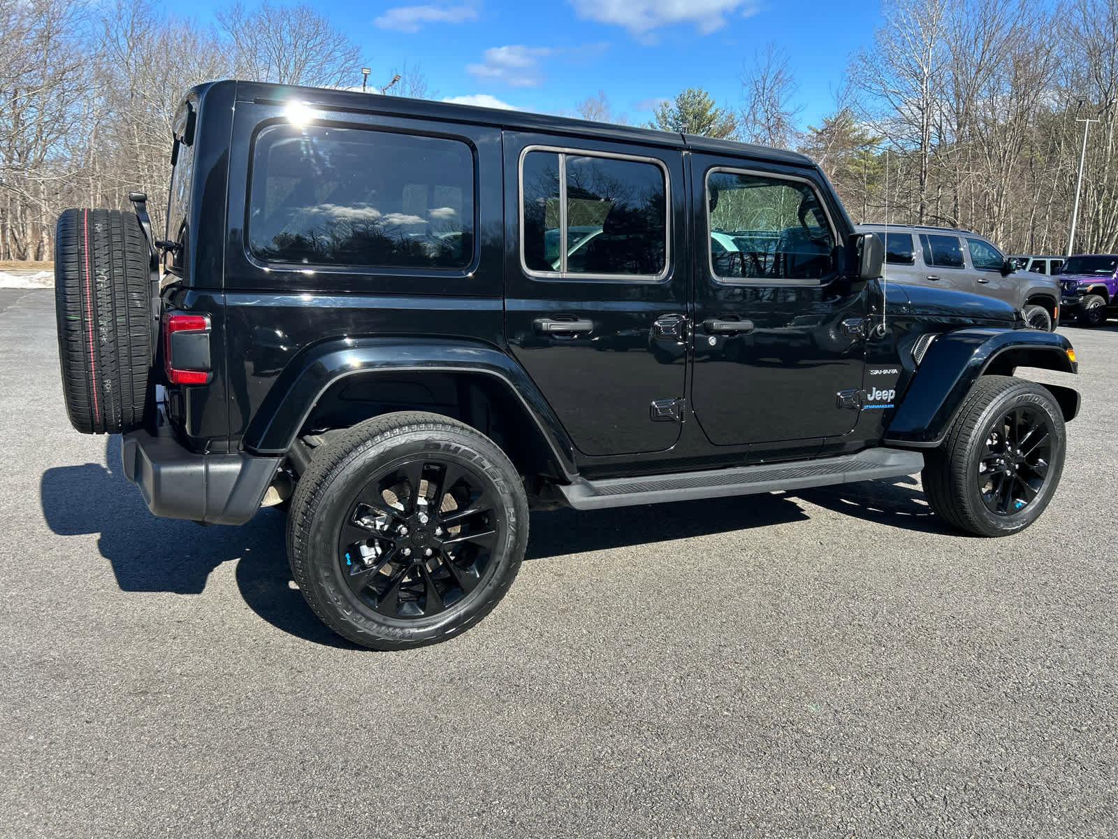 Used 2023 Jeep Wrangler Sahara w/ Cold Weather Group image 4