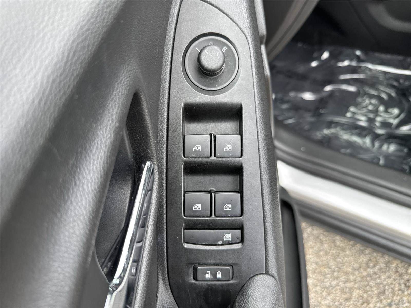 Used 2020 Chevrolet Trax LT w/ LT Convenience Package FWD image 15