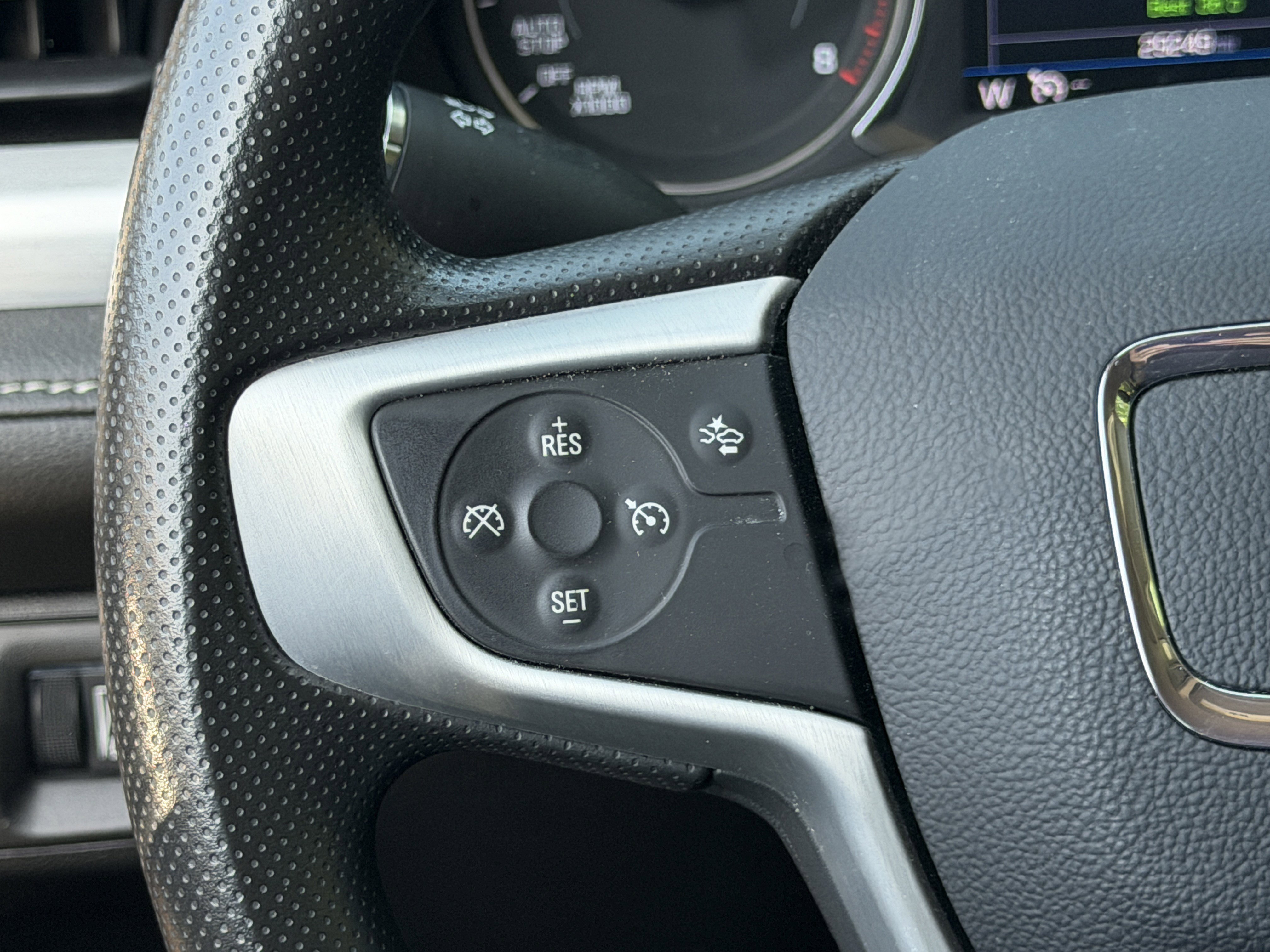 Used 2023 GMC Acadia SLE FWD image 12