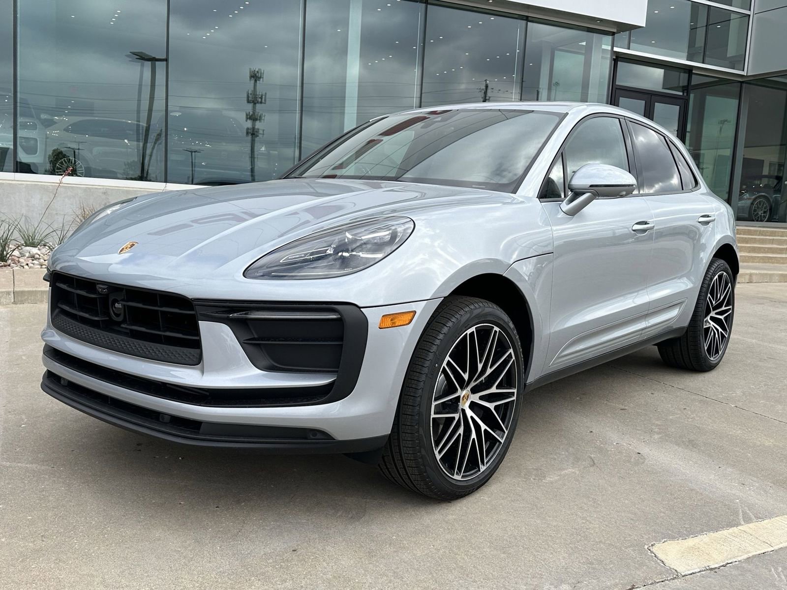 Certified 2026 Porsche Macan image 1