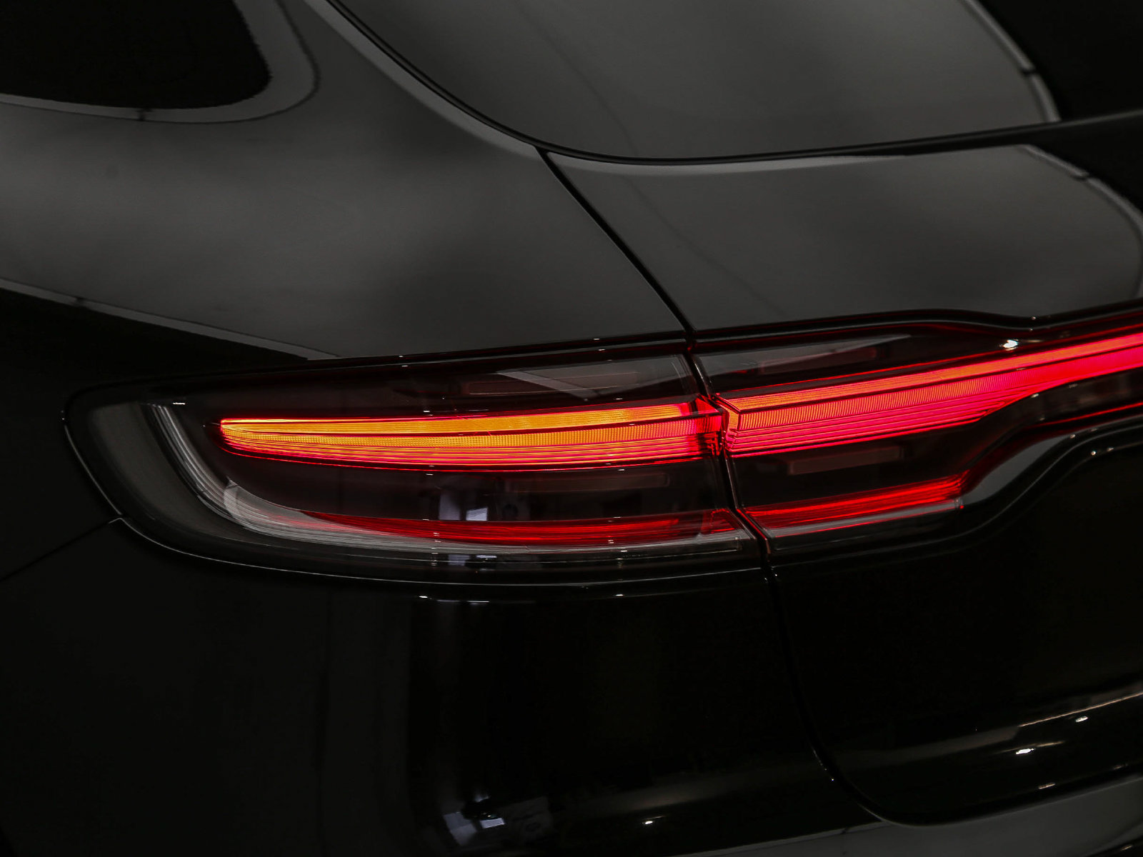 Certified 2022 Porsche Macan S AWD/4WD image 15