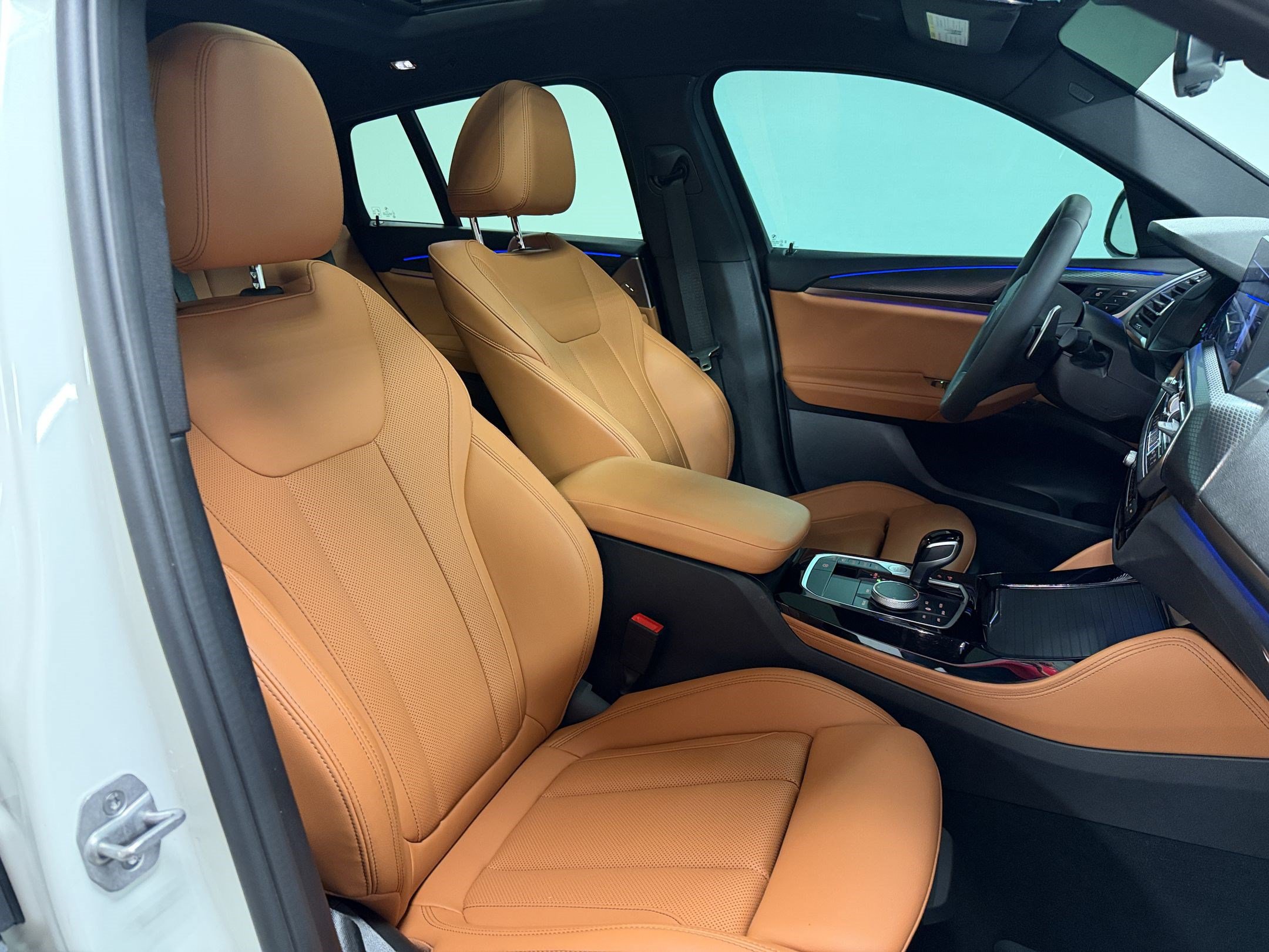 Certified 2025 BMW X4 xDrive30i w/ Premium Package AWD/4WD image 24