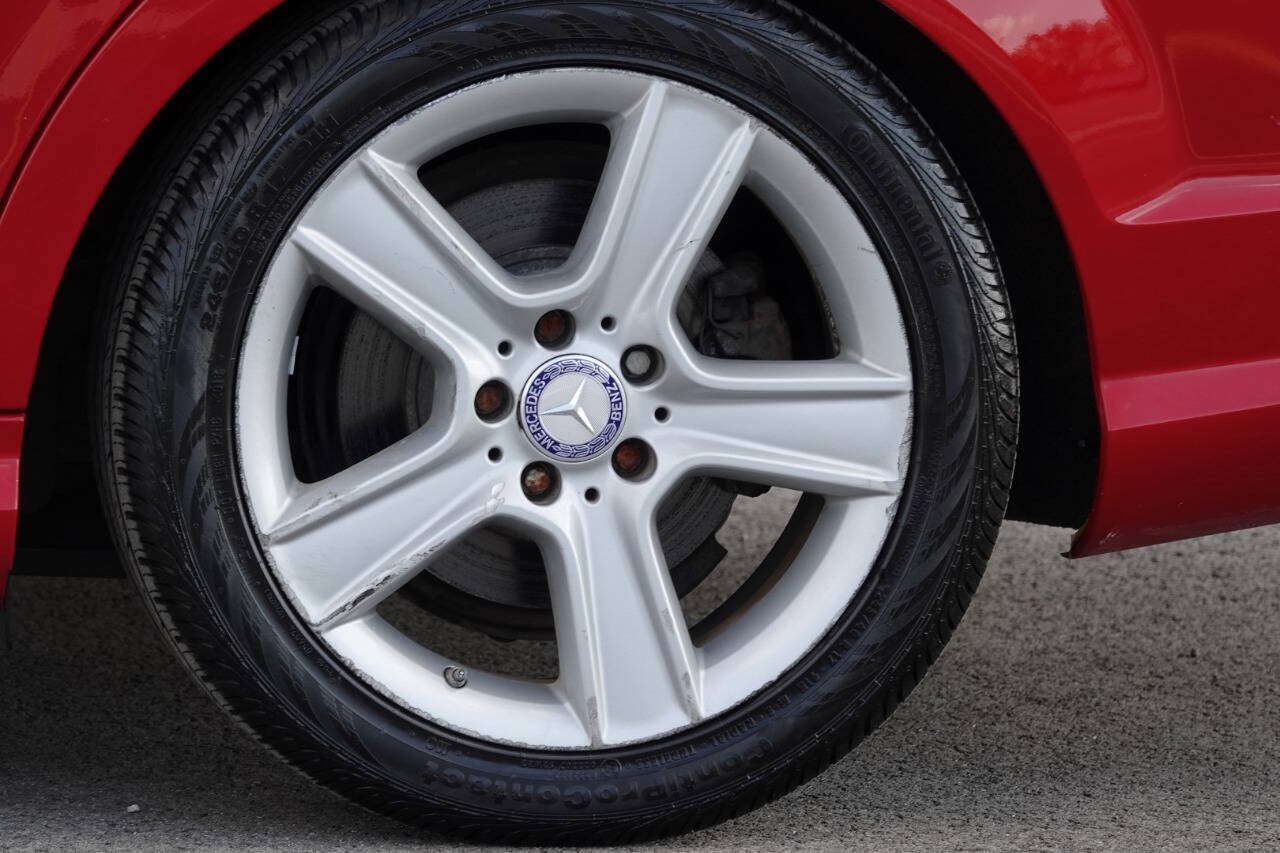 Used 2010 Mercedes-Benz C 300 Sedan image 38
