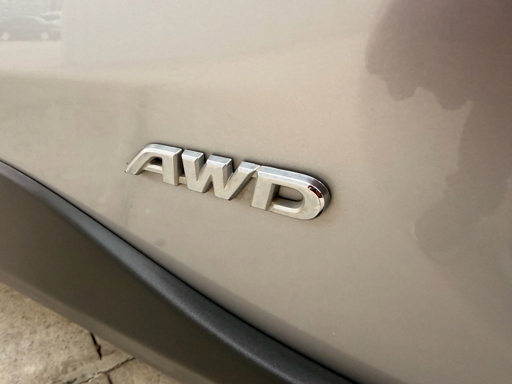 Used 2021 Toyota RAV4 LE image 11