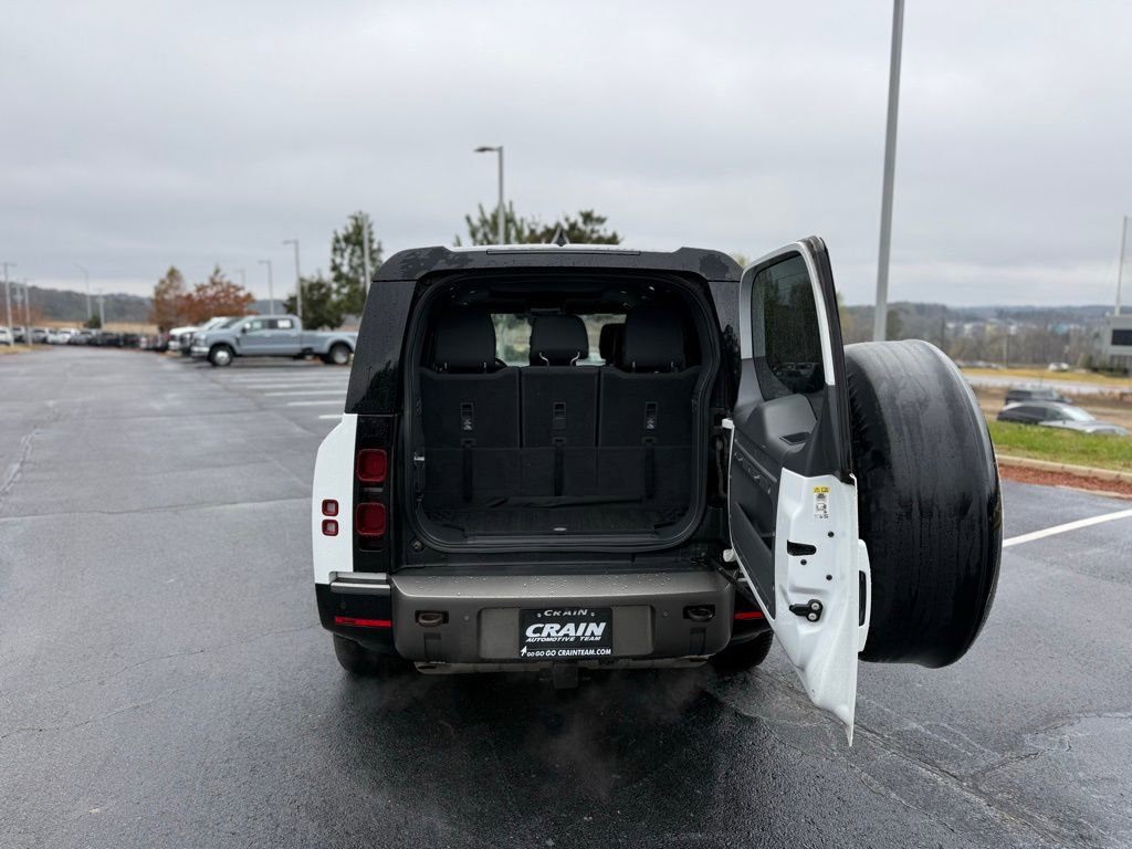 Used 2023 Land Rover Defender 130 X-Dynamic SE image 7