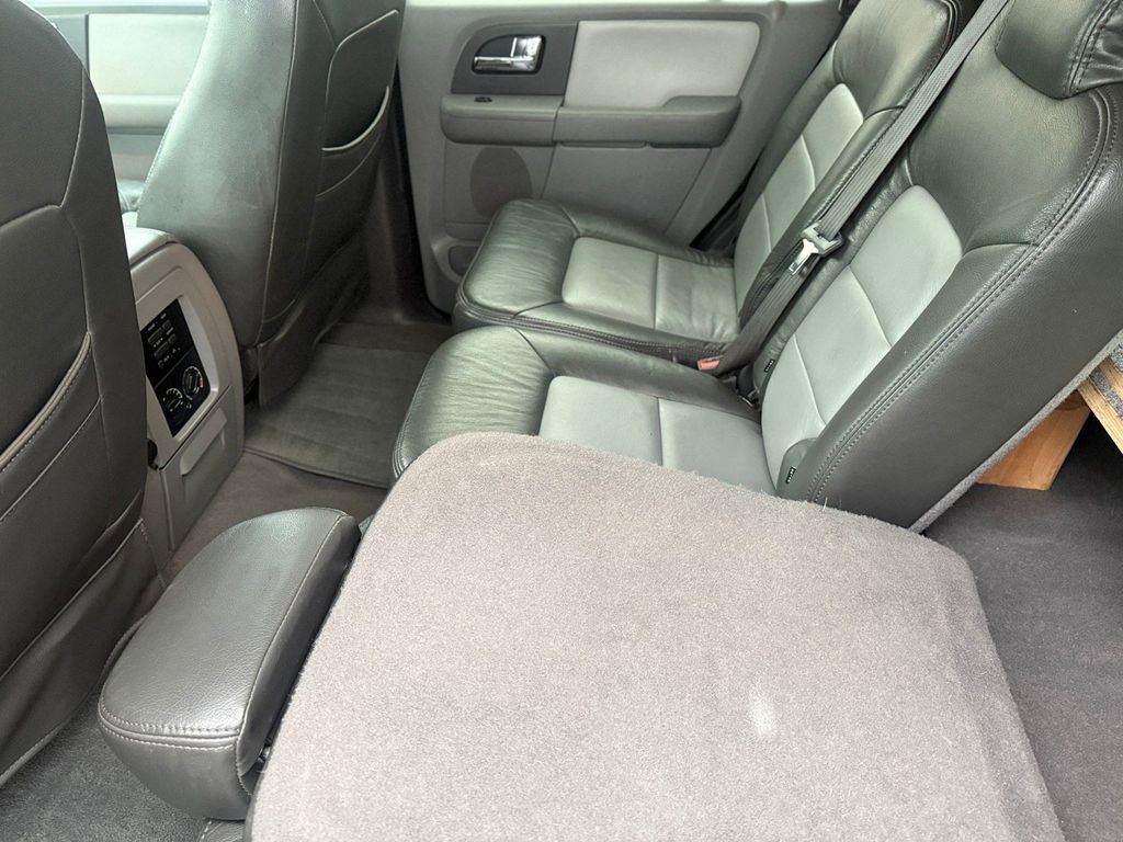 Used 2005 Ford Expedition XLT image 14