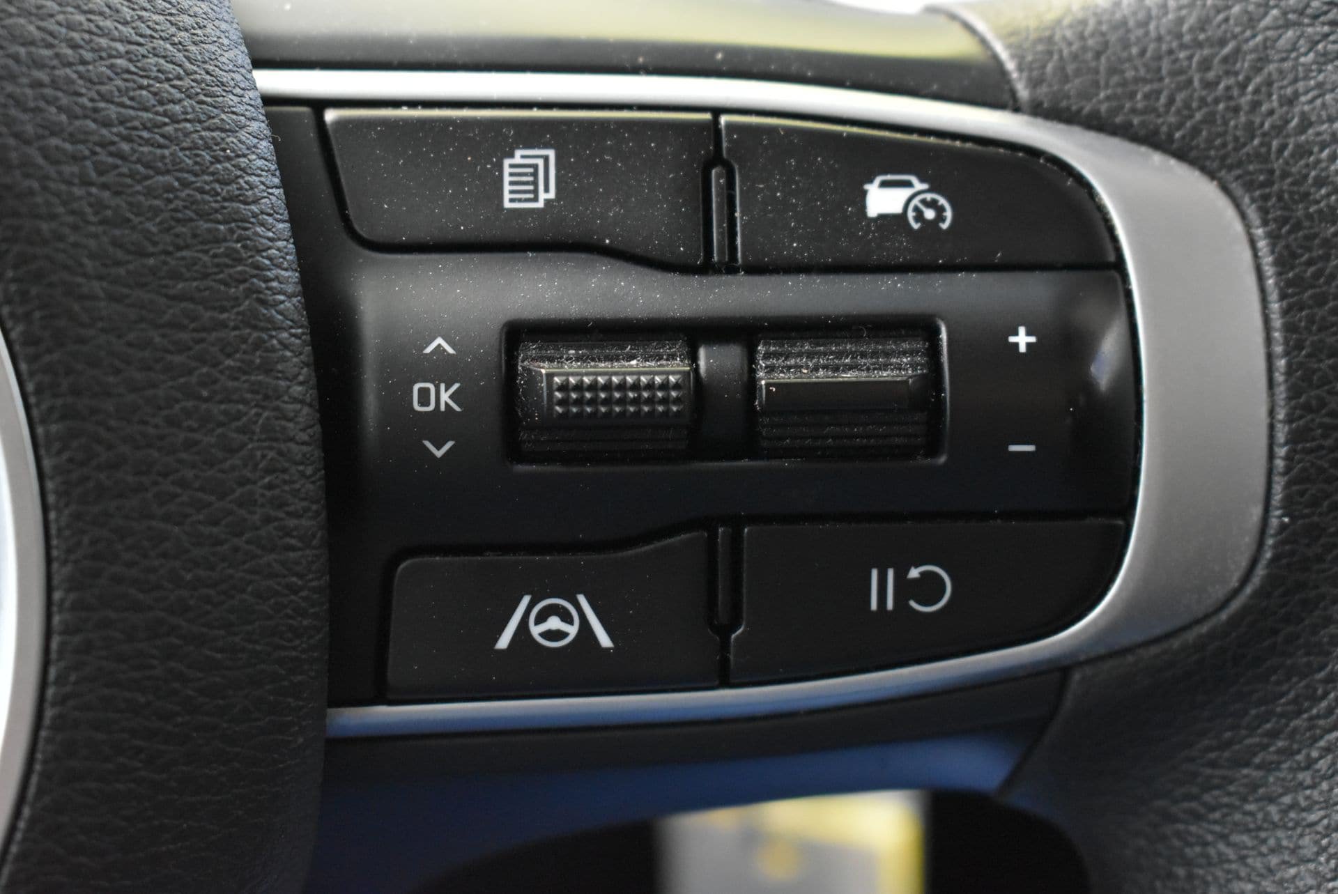 Used 2023 Kia Sportage LX FWD image 19