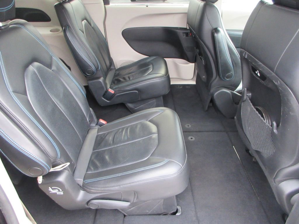Used 2021 Chrysler Pacifica Touring-L image 20