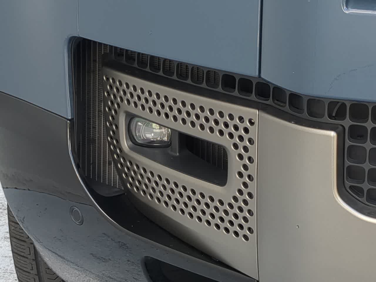 Certified 2025 Land Rover Defender 110 X-Dynamic SE AWD/4WD image 11