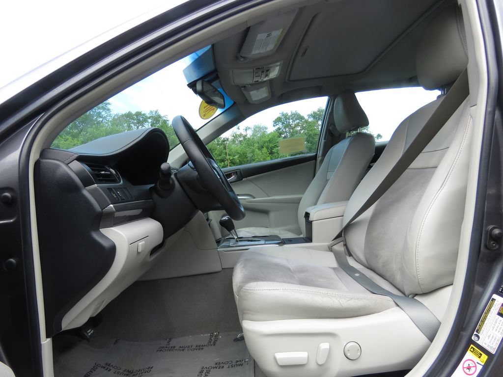 Used 2014 Toyota Camry XLE w/ Leather Package FWD image 10