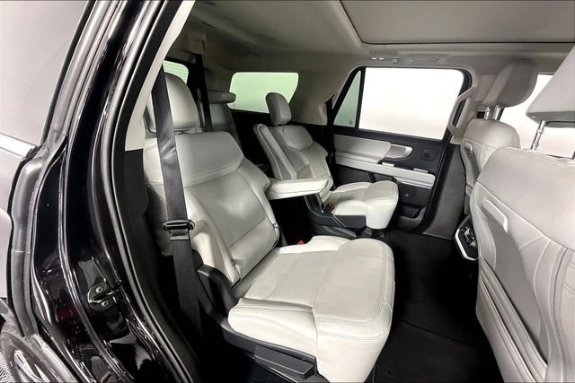 Used 2025 Ford Expedition Platinum w/ Driver's Package AWD/4WD image 27