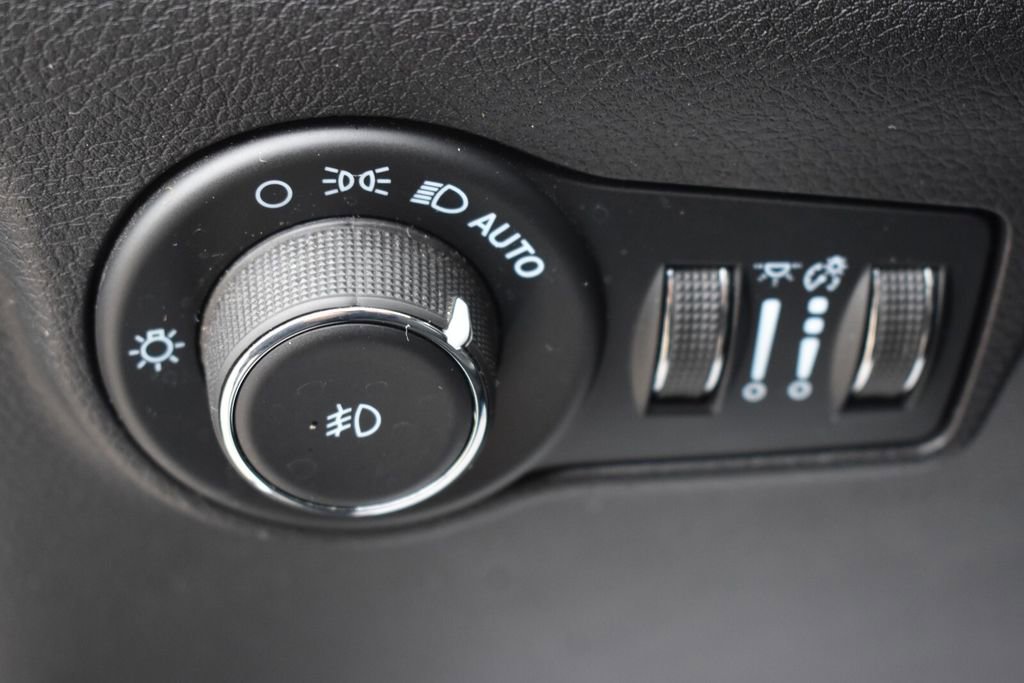 Used 2023 Jeep Compass Altitude w/ Sun and Sound Group image 28