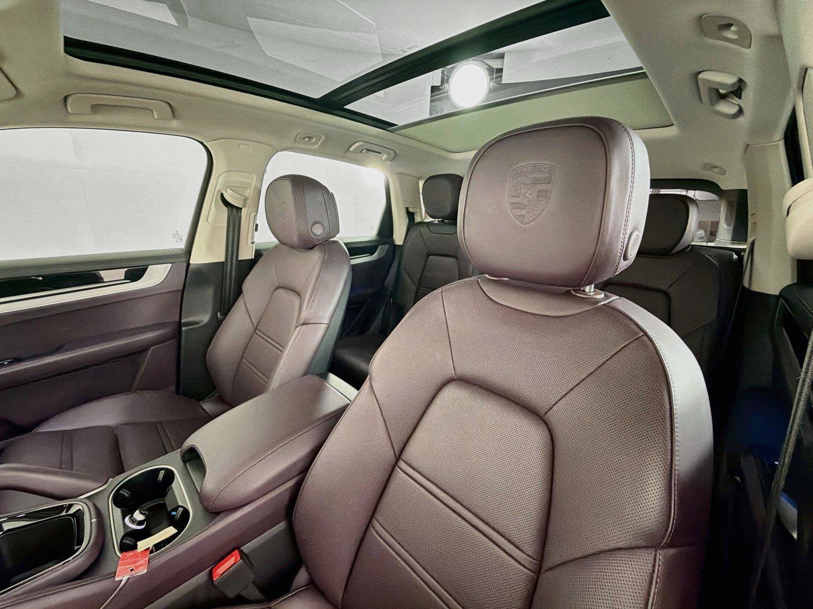 Certified 2026 Porsche Cayenne AWD/4WD image 5