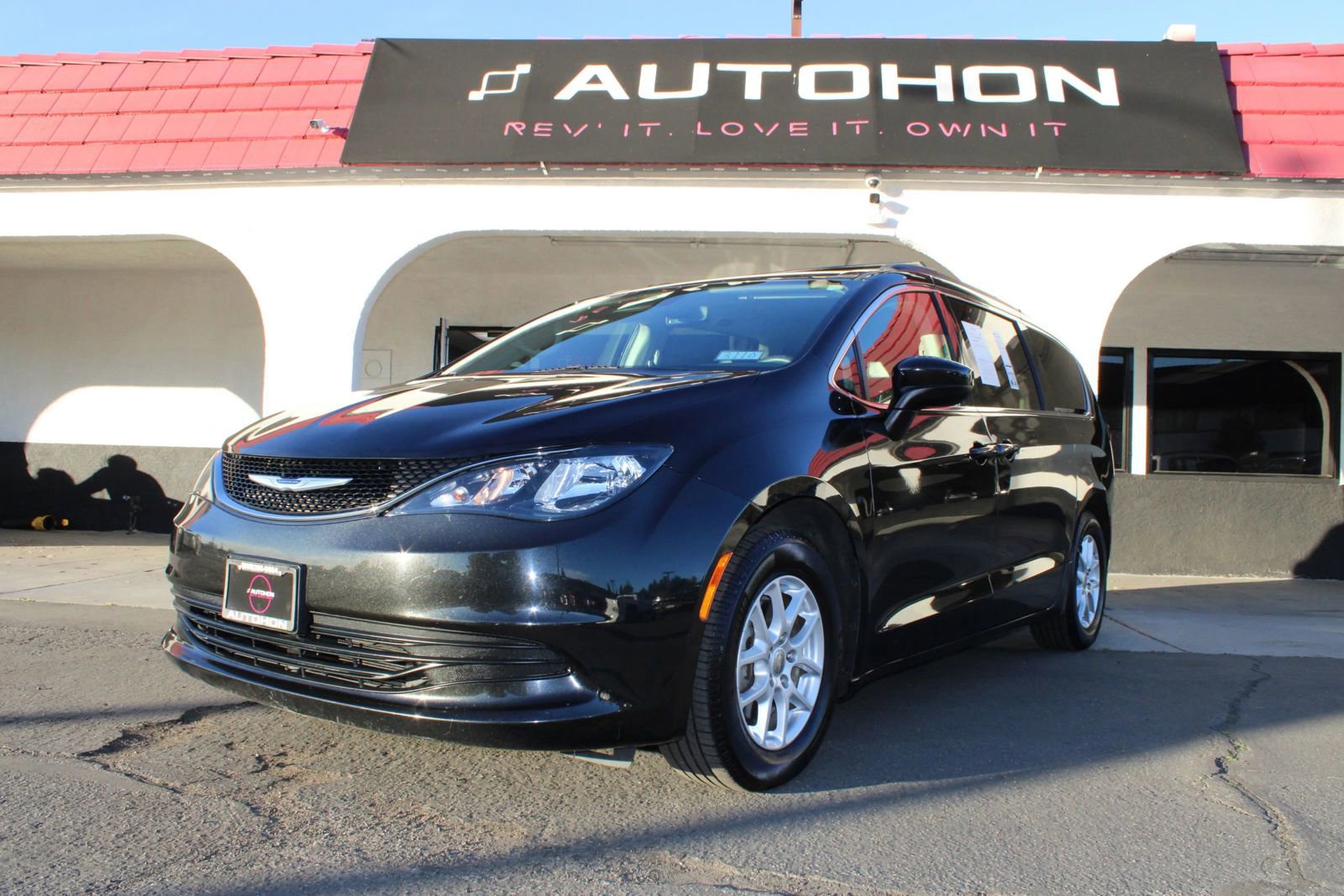 Used 2020 Chrysler Voyager Lxi image 32