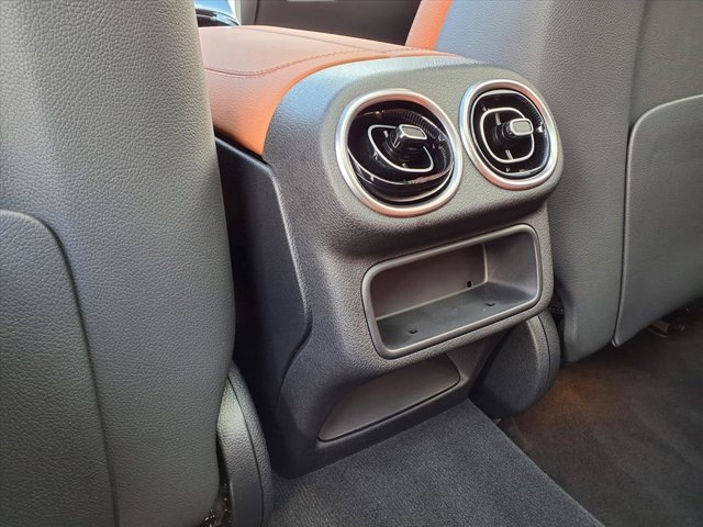 Used 2025 Mercedes-Benz GLC 300 image 19