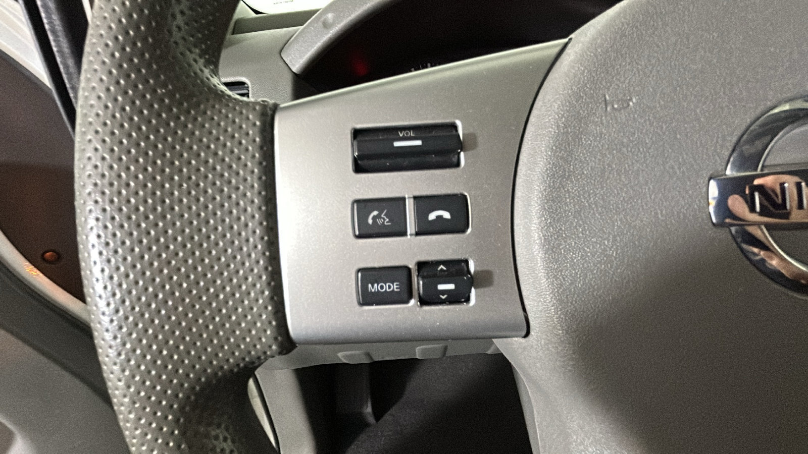 Used 2020 Nissan Frontier SV w/ Midnight Edition Floor Mats AWD/4WD image 18