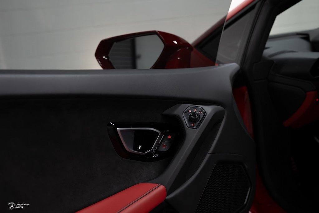 Used 2023 Lamborghini Huracan EVO image 24