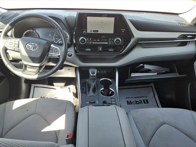 Used 2024 Toyota Highlander LE image 12