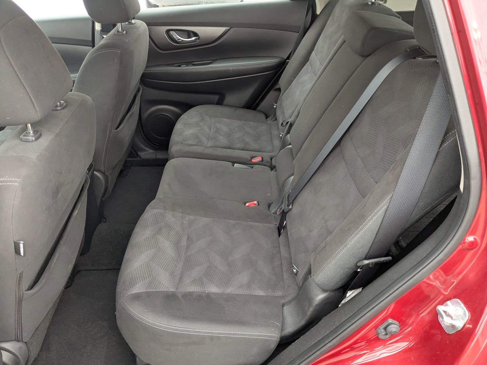 Used 2015 Nissan Rogue S image 27