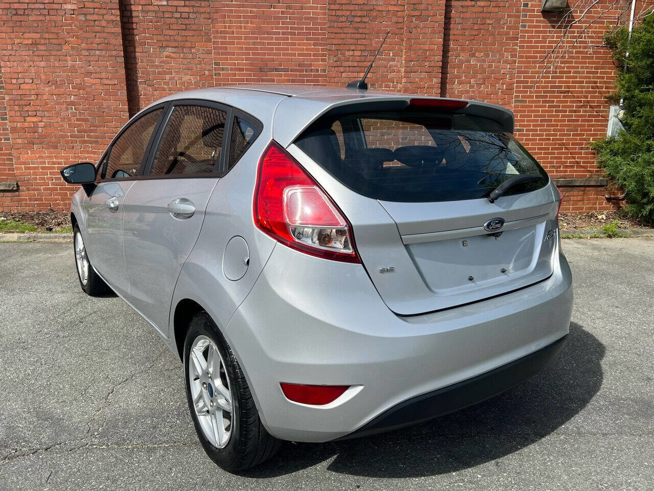 Used 2019 Ford Fiesta SE FWD image 5