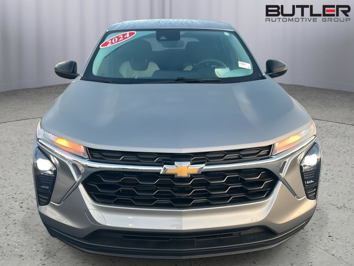 Used 2024 Chevrolet Trax LS FWD image 9