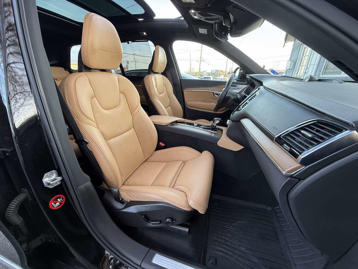 Used 2017 Volvo XC90 T6 Inscription w/ Vision Package image 11