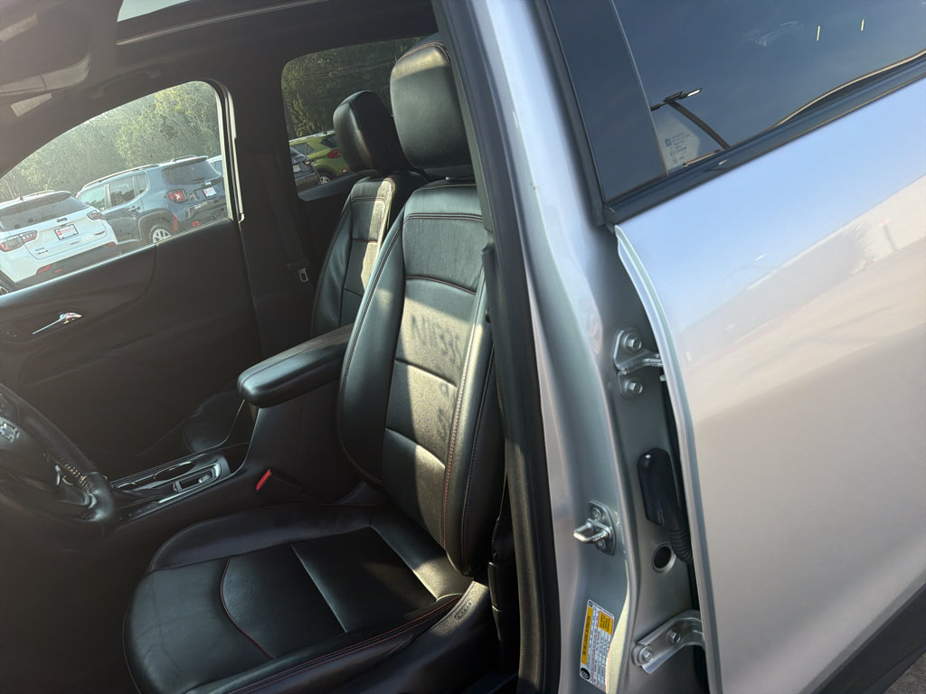 Used 2022 Chevrolet Equinox RS w/ RS Leather Package FWD image 11