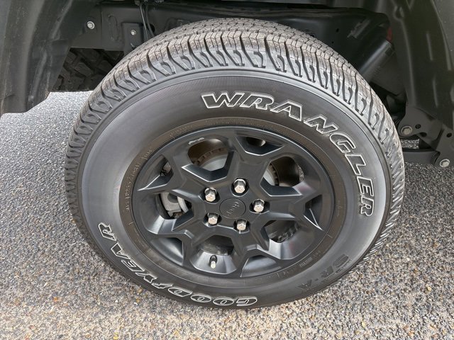 Used 2023 Jeep Gladiator Willys image 25