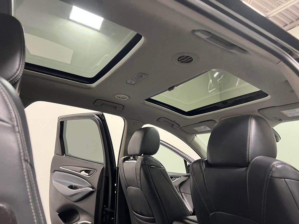 Used 2018 Buick Enclave Essence image 16