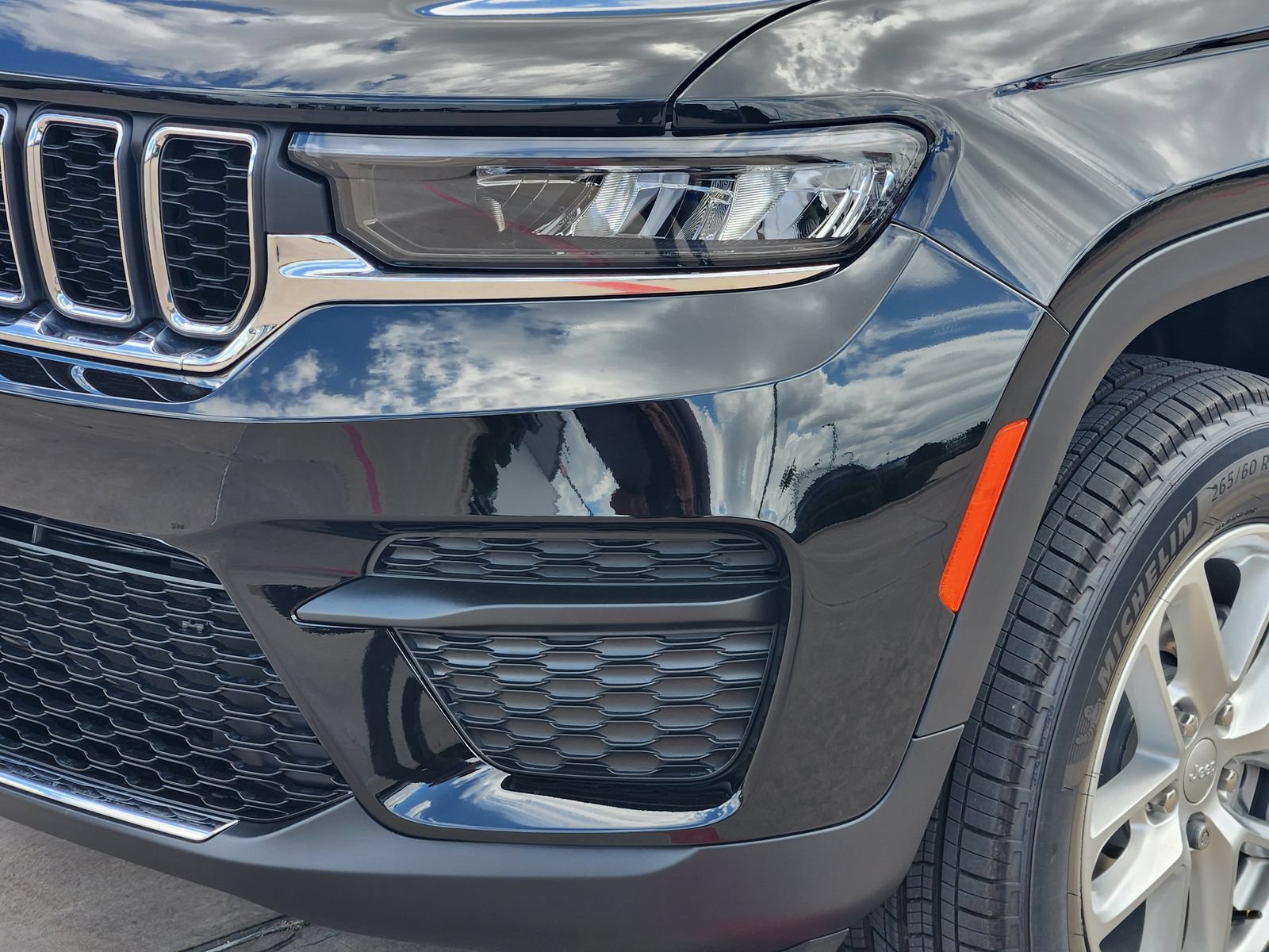 New 2026 Jeep Grand Cherokee Laredo X AWD/4WD image 9