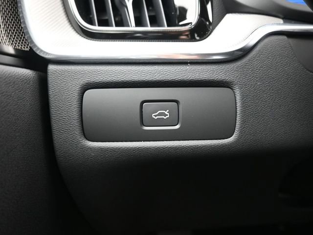 New 2026 Volvo XC60 B5 Ultra w/ Climate Package image 28