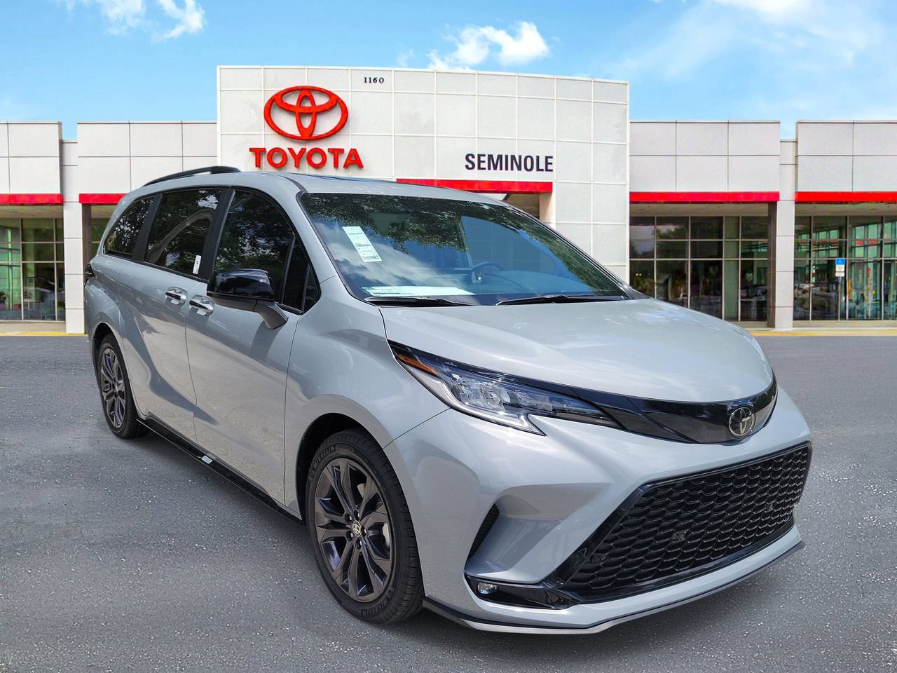 New 2026 Toyota Sienna XSE FWD image 2