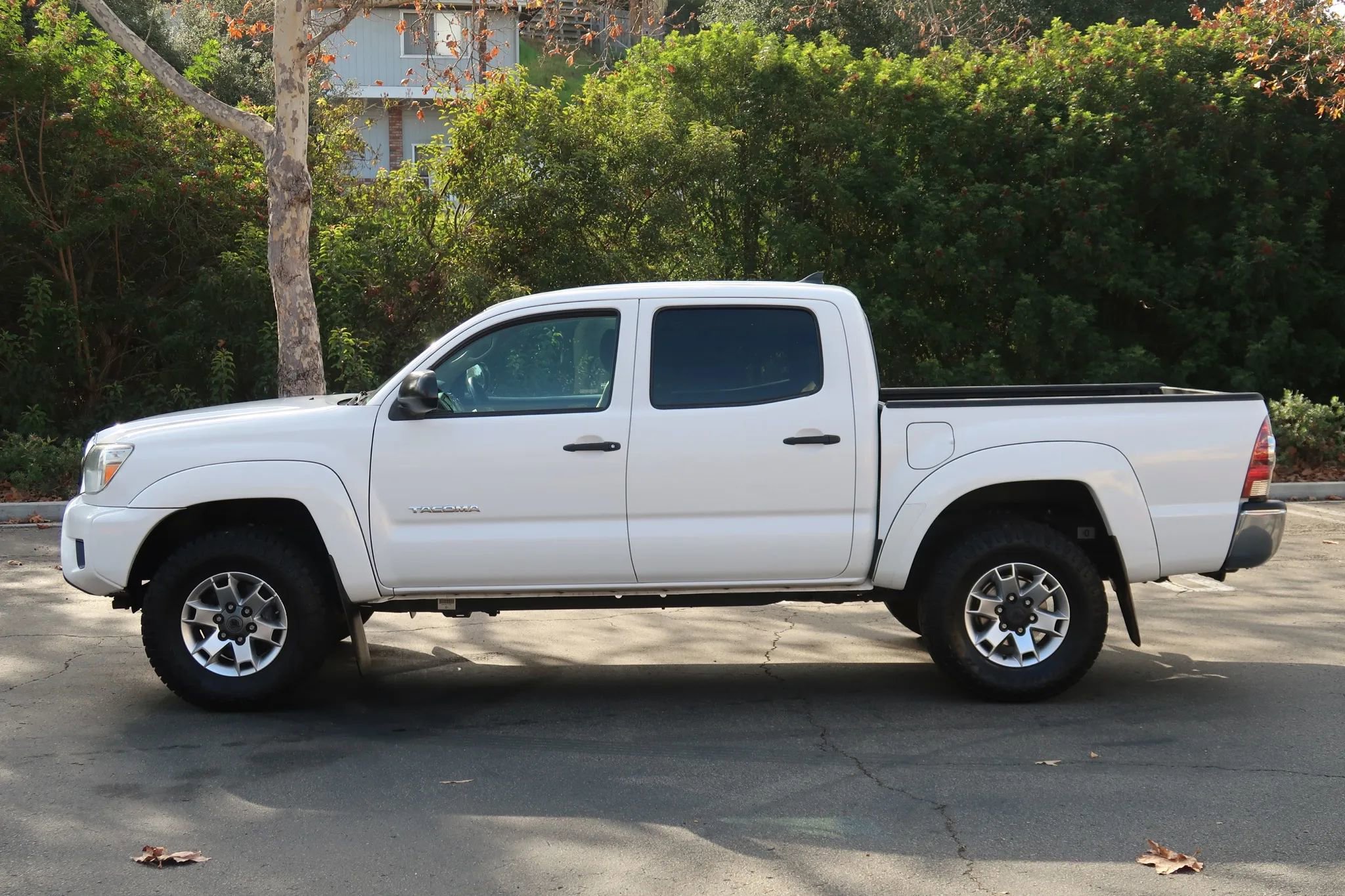 Used 2014 Toyota Tacoma PreRunner w/ SR5 Package RWD image 3