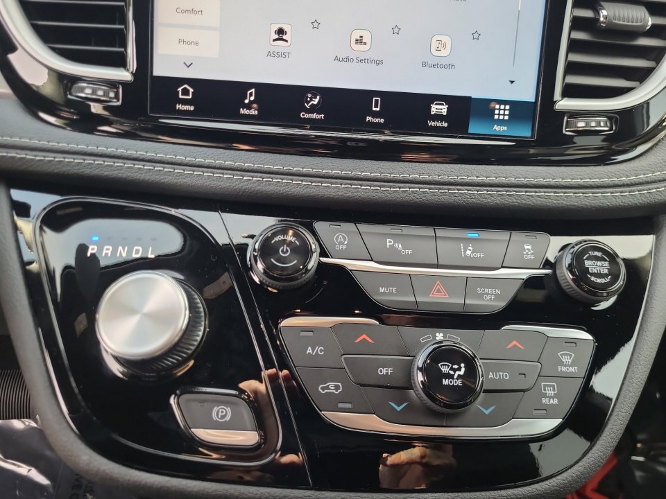 New 2026 Chrysler Pacifica Select image 18