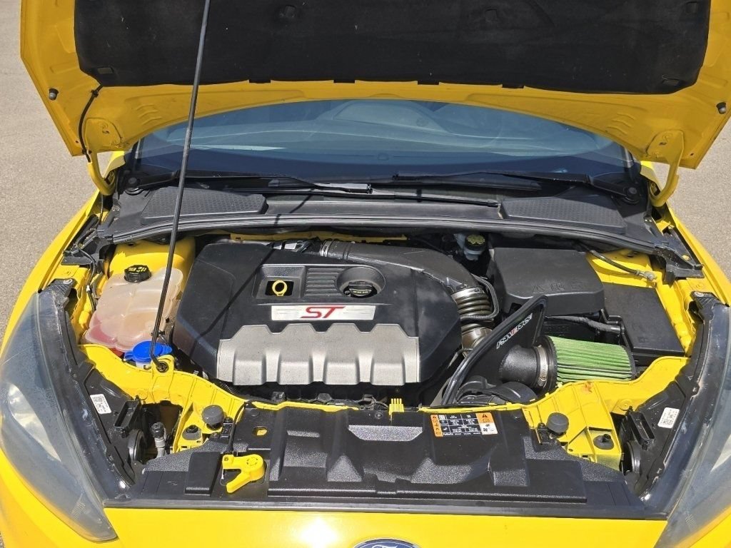 Used 2017 Ford Focus ST FWD image 7