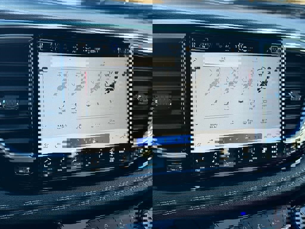 New 2026 Chrysler Pacifica Limited w/ Trailer Tow Group image 24