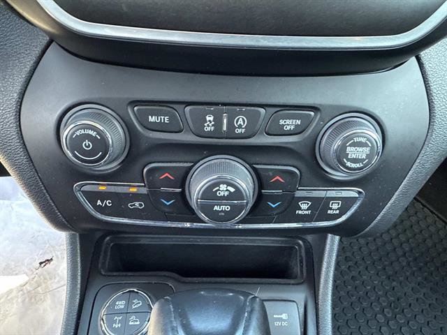 Used 2021 Jeep Cherokee Trailhawk w/ Comfort/Convenience Group image 26