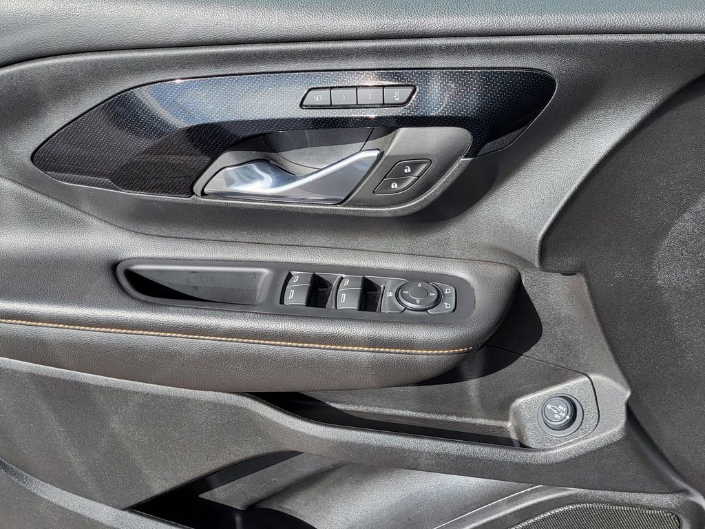 Used 2023 GMC Terrain AT4 image 13