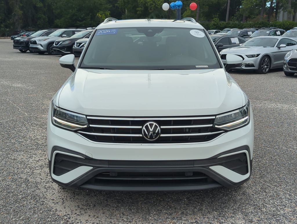 Certified 2024 Volkswagen Tiguan SE w/ Panoramic Sunroof Package FWD image 10