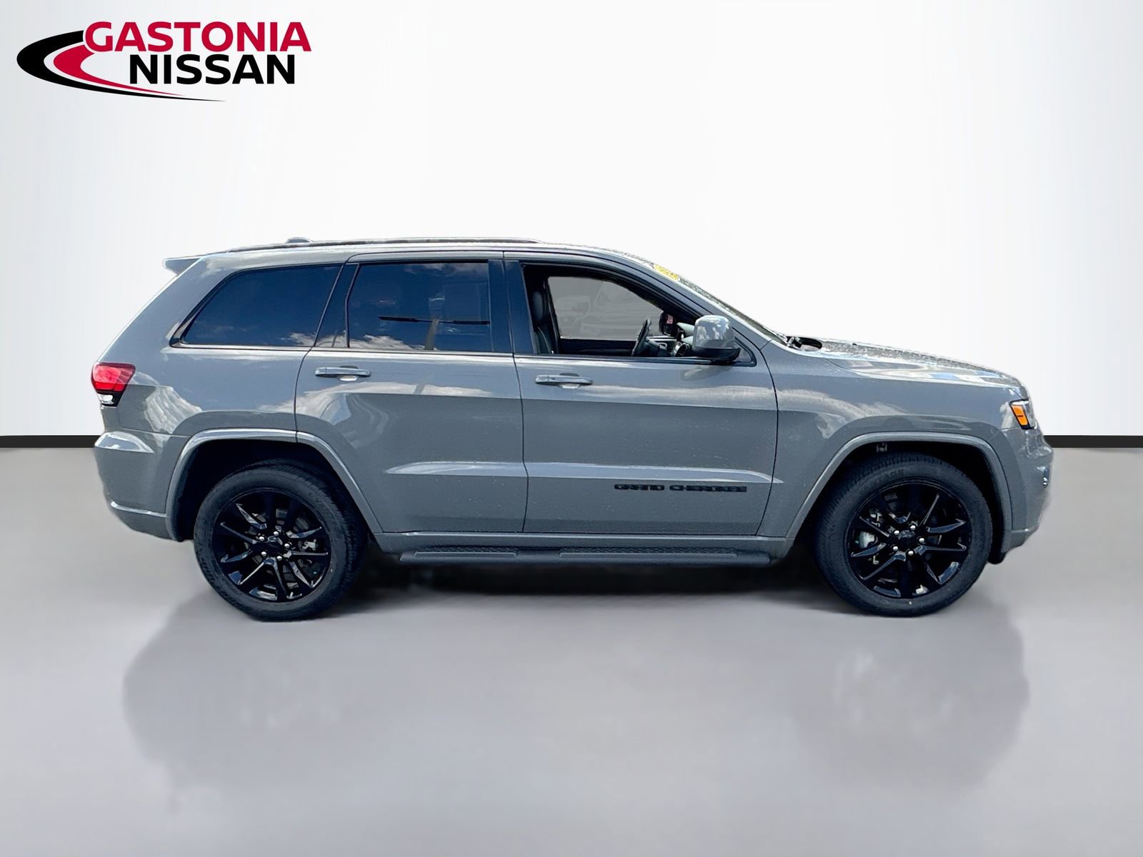 Used 2021 Jeep Grand Cherokee Laredo X image 10