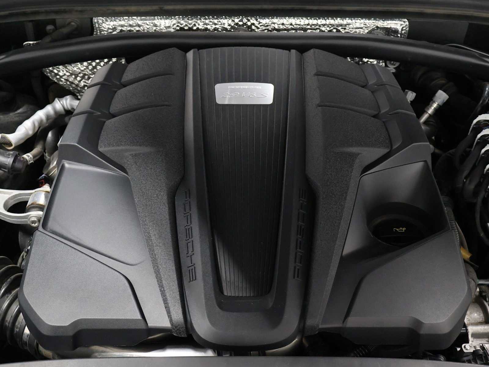 Certified 2023 Porsche Macan S AWD/4WD image 39