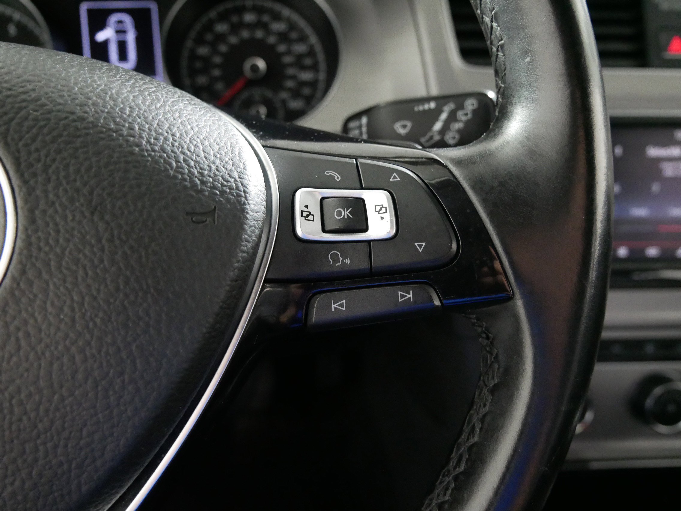 Used 2016 Volkswagen Golf Limited Edition image 28