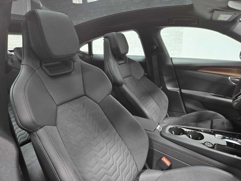 Used 2022 Audi e-tron GT Premium Plus image 52