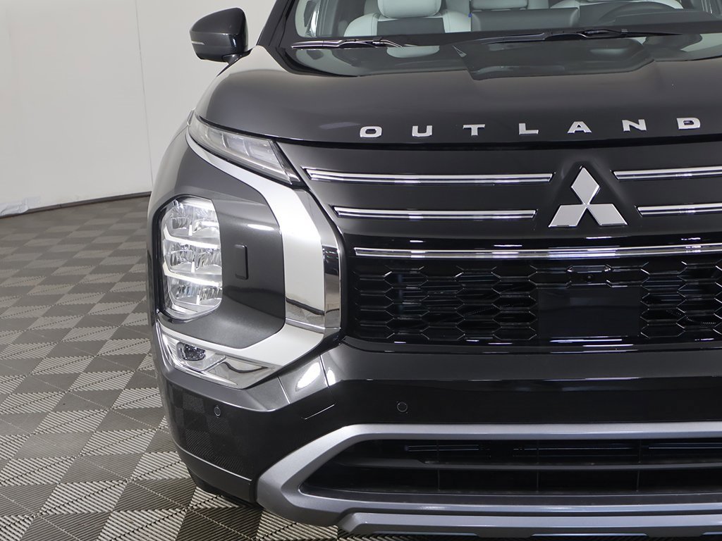 New 2025 Mitsubishi Outlander SE image 16