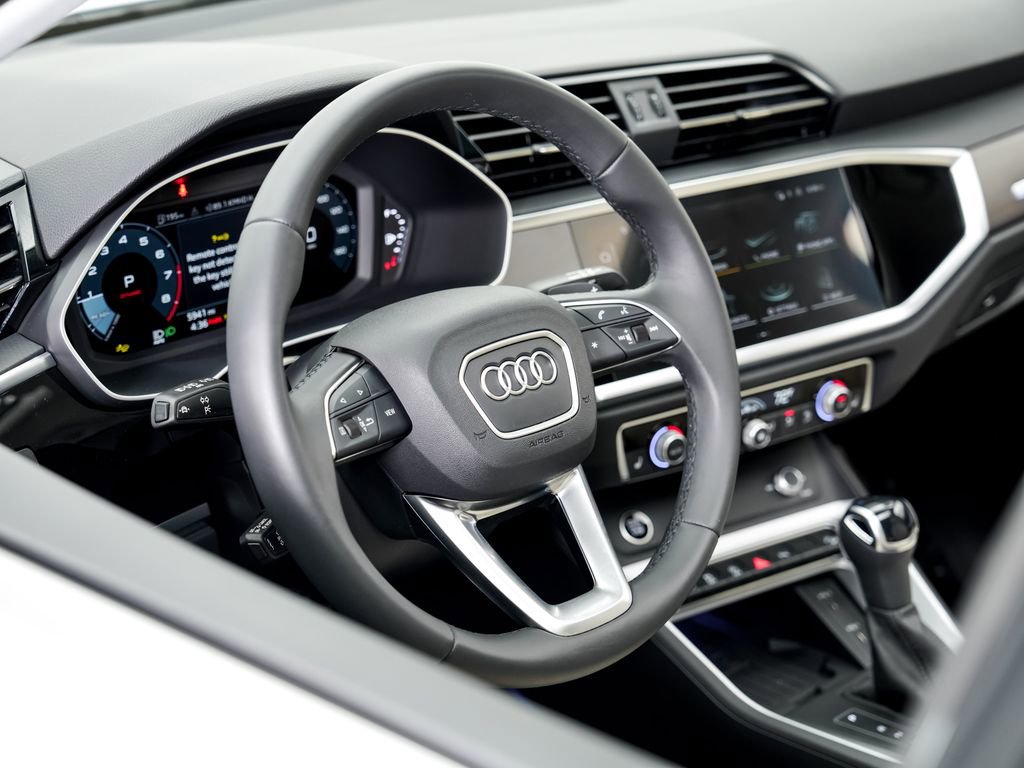 Certified 2025 Audi Q3 2.0T Premium Plus w/ Premium Plus Package image 9