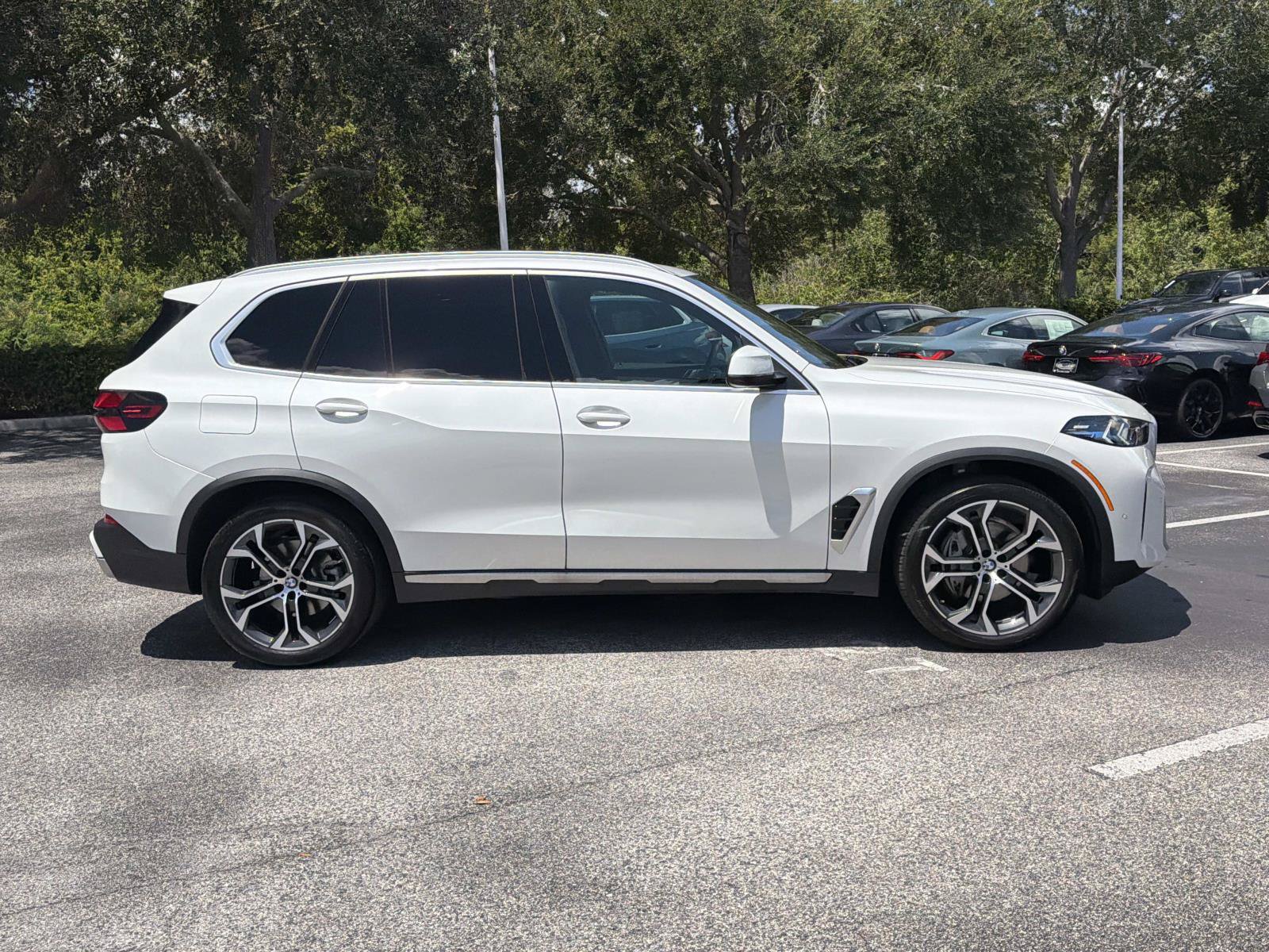 Certified 2026 BMW X5 xDrive40i w/ Climate Comfort Package AWD/4WD image 3