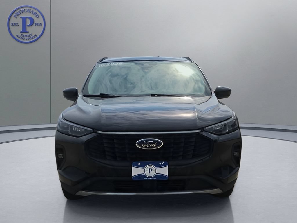 Used 2025 Ford Escape Platinum AWD/4WD image 2
