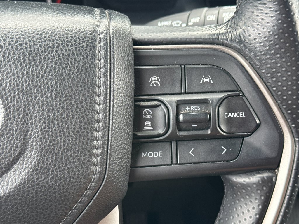 Used 2025 Toyota 4Runner SR5 AWD/4WD image 25