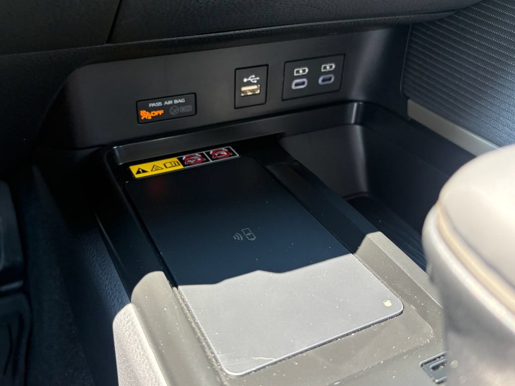 New 2026 Toyota Camry Hybrid FWD image 31