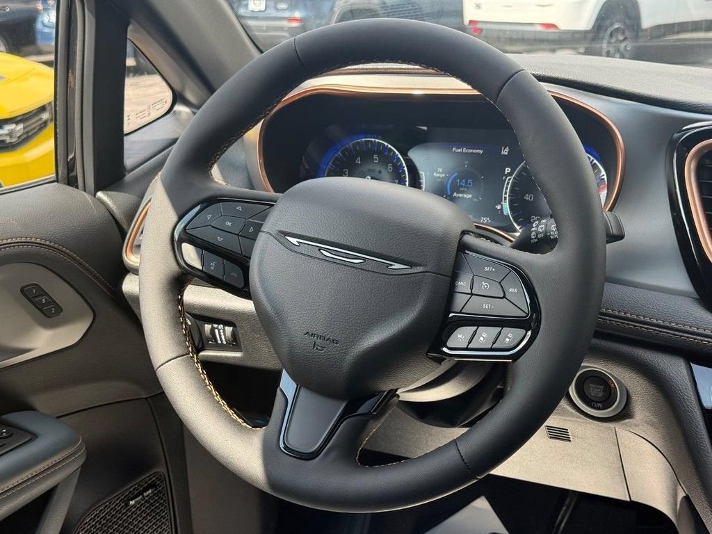 New 2027 Chrysler Pacifica Pinnacle w/ Theater Group AWD/4WD image 12